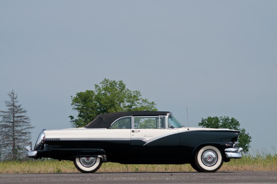  Ford Fairlane Sunliner Convertible 1956 года  (фото 22 из 42)